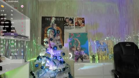 Snapshot of cryptobjgirlv2 chatting on January 4, 7:55 pm Lilith online show from January 4, 7:55 pm