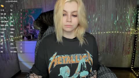 Snapshot of cryptobjgirlv2 chatting on January 29, 5:02 pm Lilith online show from January 29, 5:02 pm