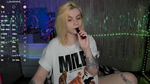 Snapshot of cryptobjgirlv2 chatting on February 13, 2:52 pm Lilith online show from February 13, 2:52 pm