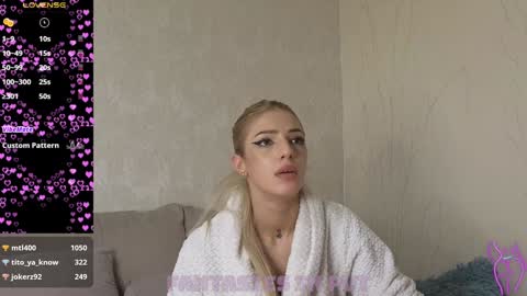 Snapshot of crystal_angel1 chatting on January 28, 1:49 pm Crys online show from January 28, 1:49 pm