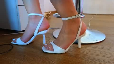 Snapshot of crystal_angel1 chatting on October 15, 7:52 am Crys online show from October 15, 7:52 am