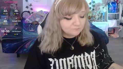 Snapshot of crystal_galaxy chatting on November 3, 7:53 am online show from November 3, 7:53 am