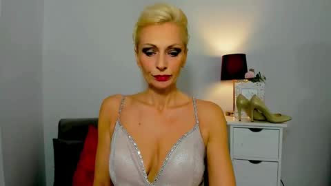 Crsyatal online show from December 31, 2:14 pm