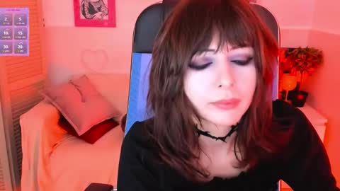 Snapshot of crystallbloom chatting on October 14, 2:34 am crystallbloom online show from October 14, 2:34 am