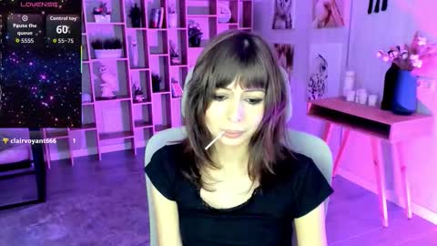 Snapshot of crystallbloom chatting on November 10, 2:05 pm crystallbloom online show from November 10, 2:05 pm