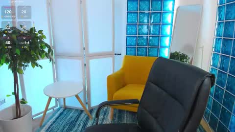 Mia online show from November 9, 1:53 pm