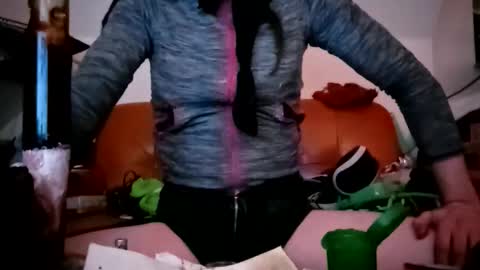 Snapshot of crystelweed chatting on November 23, 12:32 am crystelweed online show from November 23, 12:32 am