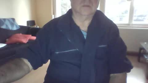 csikar1 online show from November 17, 7:25 am