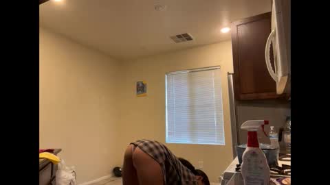 Snapshot of cum2charmxx chatting on September 27, 3:17 pm cum2charmxx online show from September 27, 3:17 pm