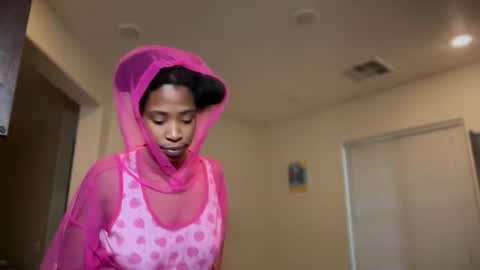 Snapshot of cum2charmxx chatting on November 17, 2:34 pm cum2charmxx online show from November 17, 2:34 pm