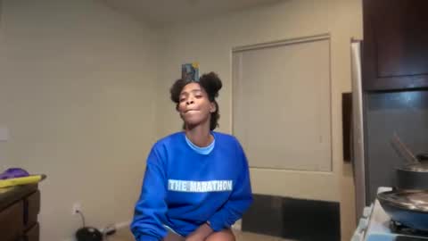 Snapshot of cum2charmxx chatting on November 24, 3:39 am cum2charmxx online show from November 24, 3:39 am