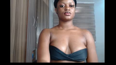 Snapshot of cum_ebony_petitxx chatting on October 13, 7:30 am cath online show from October 13, 7:30 am
