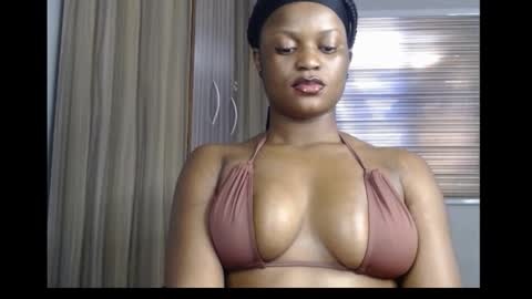 Snapshot of cum_ebony_petitxx chatting on October 16, 7:31 am cath online show from October 16, 7:31 am