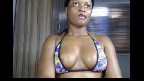 Snapshot of cum_ebony_petitxx chatting on October 23, 7:40 am cath online show from October 23, 7:40 am