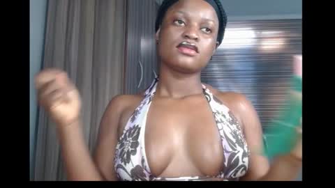 Snapshot of cum_ebony_petitxx chatting on October 26, 6:41 am cath online show from October 26, 6:41 am
