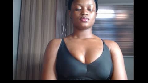 Snapshot of cum_ebony_petitxx chatting on October 28, 7:01 am cath online show from October 28, 7:01 am