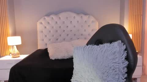 Cumming Loving online show from September 17, 7:59 pm