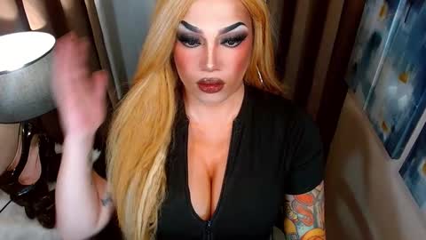 Snapshot of cumoffun chatting on October 6, 8:56 am Cattaleya online show from October 6, 8:56 am