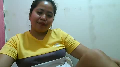 Snapshot of curious_girl247 chatting on January 23, 12:04 am curious_girl247 online show from January 23, 12:04 am