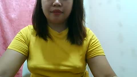 Snapshot of curious_girl247 chatting on February 23, 5:12 am curious_girl247 online show from February 23, 5:12 am