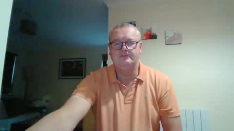 Snapshot of curiousax77 chatting on December 17, 9:50 am curiousax77 online show from December 17, 9:50 am