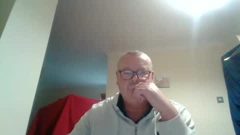 Snapshot of curiousax77 chatting on February 8, 11:44 am curiousax77 online show from February 8, 11:44 am