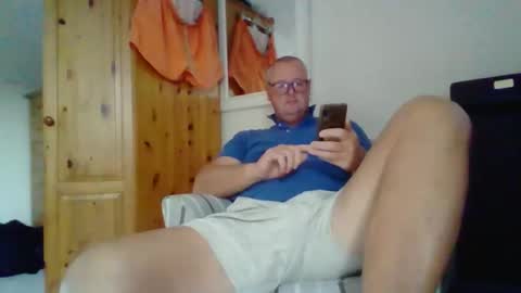 Snapshot of curiousax77 chatting on October 7, 9:06 am curiousax77 online show from October 7, 9:06 am