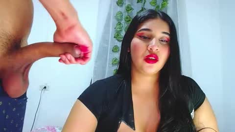 Snapshot of curiuscouplehot chatting on November 22, 10:31 pm Pablo and emma online show from November 22, 10:31 pm