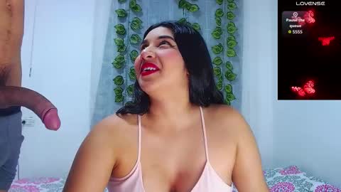 Snapshot of curiuscouplehot chatting on December 15, 10:19 am Pablo and emma online show from December 15, 10:19 am