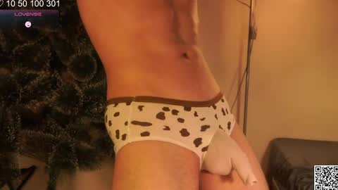 Snapshot of curlyboyy_ chatting on January 15, 7:34 pm Mike pvt is open online show from January 15, 7:34 pm