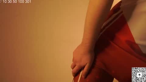 Snapshot of curlyboyy_ chatting on February 26, 7:05 pm Mike pvt is open online show from February 26, 7:05 pm