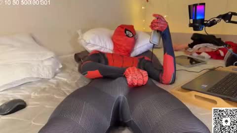 Snapshot of curlyboyy_ chatting on February 27, 9:14 pm Mike pvt is open online show from February 27, 9:14 pm