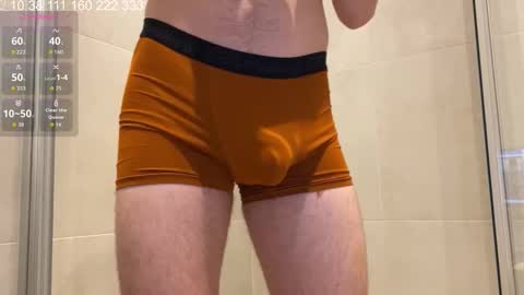 Snapshot of curlyboyy_ chatting on November 12, 8:41 pm Mike pvt is open online show from November 12, 8:41 pm