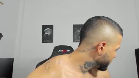 Snapshot of curtis_blake chatting on October 19, 12:55 am curtis_blake online show from October 19, 12:55 am