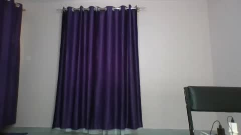 Snapshot of curvy_essie chatting on February 12, 10:14 am Essie online show from February 12, 10:14 am