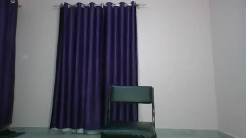 Snapshot of curvy_essie chatting on February 20, 2:02 pm Essie online show from February 20, 2:02 pm