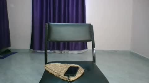 Snapshot of curvy_essie chatting on February 24, 1:53 pm Essie online show from February 24, 1:53 pm