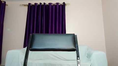 Snapshot of curvy_essie chatting on September 9, 5:56 pm Essie online show from September 9, 5:56 pm