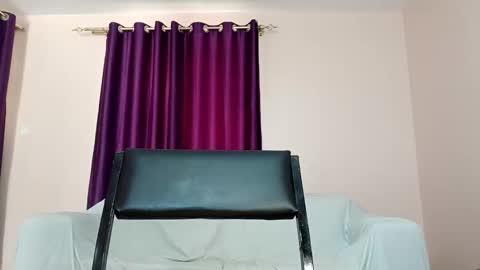 Snapshot of curvy_essie chatting on September 10, 9:42 am Essie online show from September 10, 9:42 am