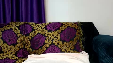 Snapshot of curvy_essie chatting on November 17, 8:36 pm Essie online show from November 17, 8:36 pm