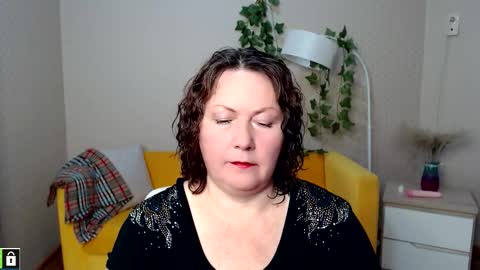 curvy_girlz online show from November 6, 5:36 pm