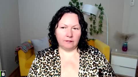 curvy_girlz online show from November 10, 4:28 pm