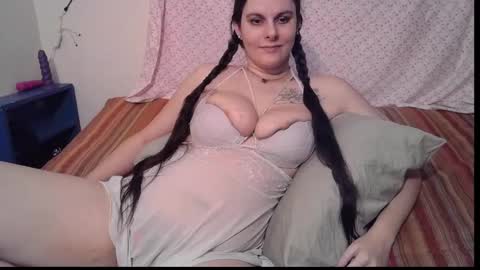 Snapshot of curvygamerceline chatting on December 8, 1:56 am Celine Fawe online show from December 8, 1:56 am