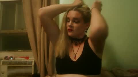 Snapshot of curvymom2025 chatting on October 8, 1:03 am curvymom2025 online show from October 8, 1:03 am