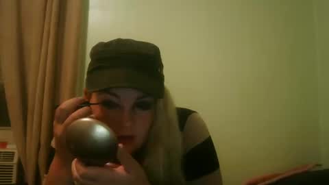 Snapshot of curvymom2025 chatting on October 11, 4:44 am curvymom2025 online show from October 11, 4:44 am