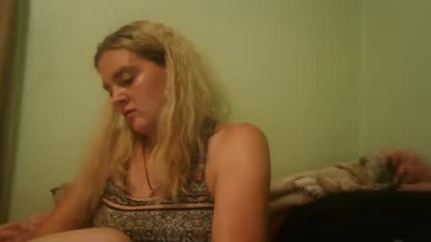 Snapshot of curvymom2025 chatting on October 13, 12:21 am curvymom2025 online show from October 13, 12:21 am