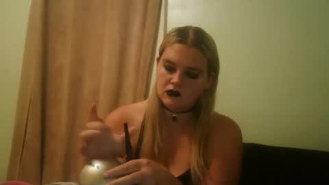 Snapshot of curvymom2025 chatting on October 27, 12:58 am curvymom2025 online show from October 27, 12:58 am