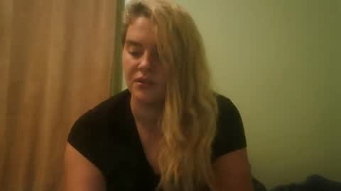 Snapshot of curvymom2025 chatting on November 5, 12:43 am curvymom2025 online show from November 5, 12:43 am