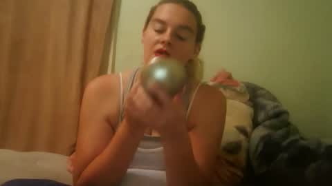 Snapshot of curvymom2025 chatting on November 8, 9:57 pm curvymom2025 online show from November 8, 9:57 pm