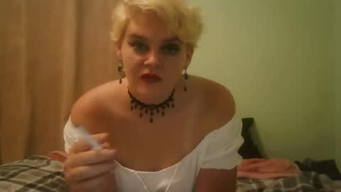 Snapshot of curvymom2025 chatting on November 24, 3:06 am curvymom2025 online show from November 24, 3:06 am